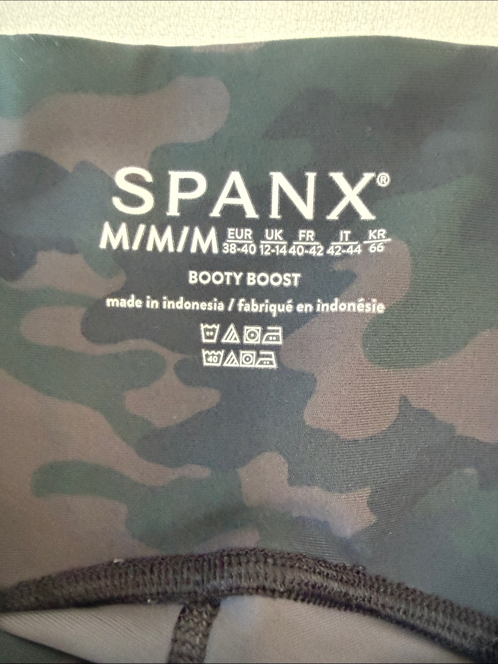 SPANX Booty Boost High-Waist Camo Leggings - Black - Picture 7 of 8